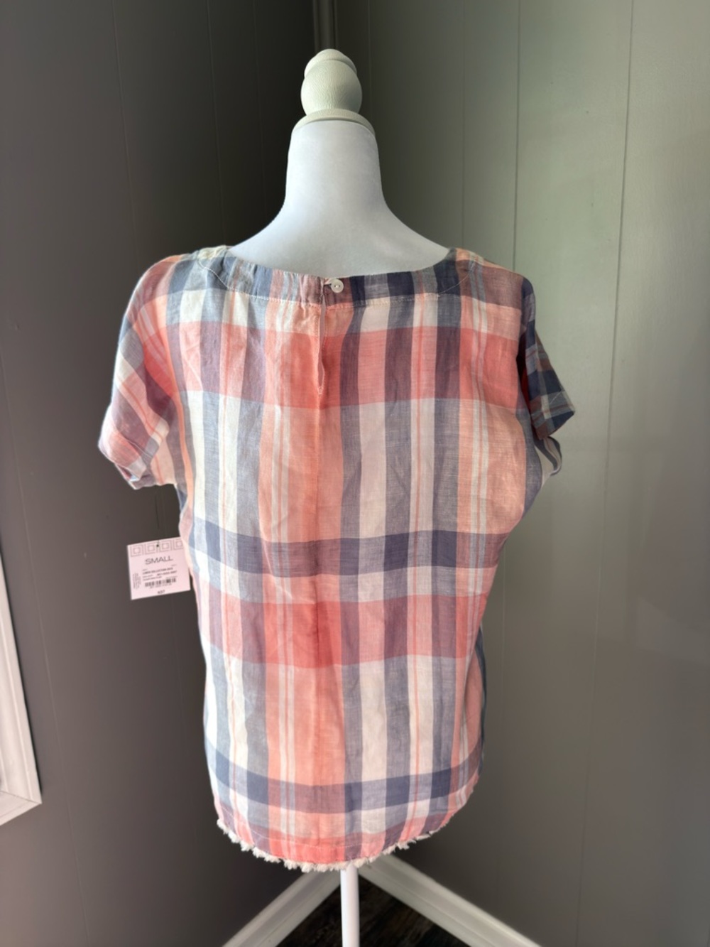 Liz Claiborne Peach and Blue Striped Linen Blend Top - Picture 4 of 7